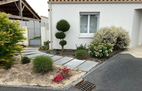maison contemporaine et son aménagement extérieur
